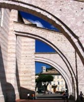 阿西西:玫瑰色的圣城